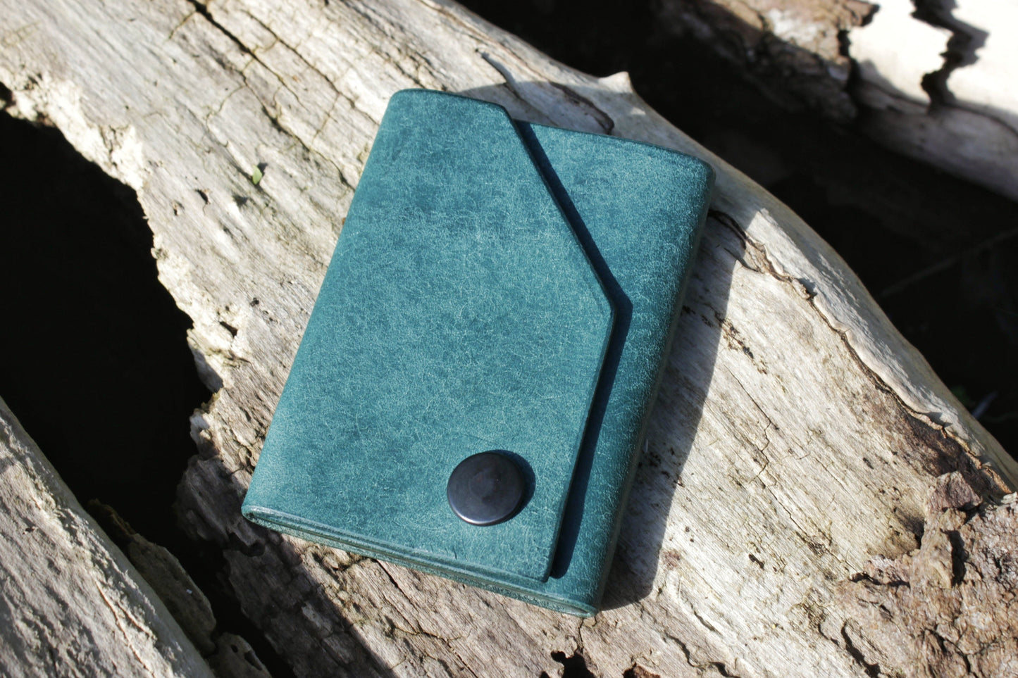 The Shroud - Minimalist Leather EDC Wallet - Ortensia Blue