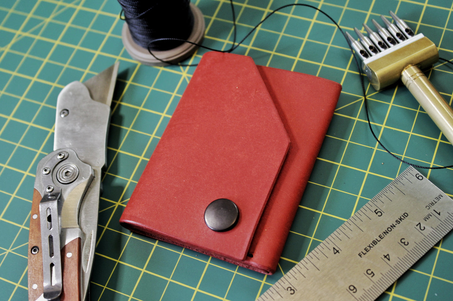 The Shroud - Minimalist Leather EDC Wallet - Papavero Red