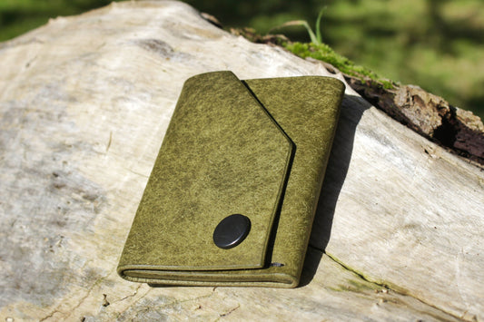 The Shroud - Minimalist Leather Wallet - Oliva Green